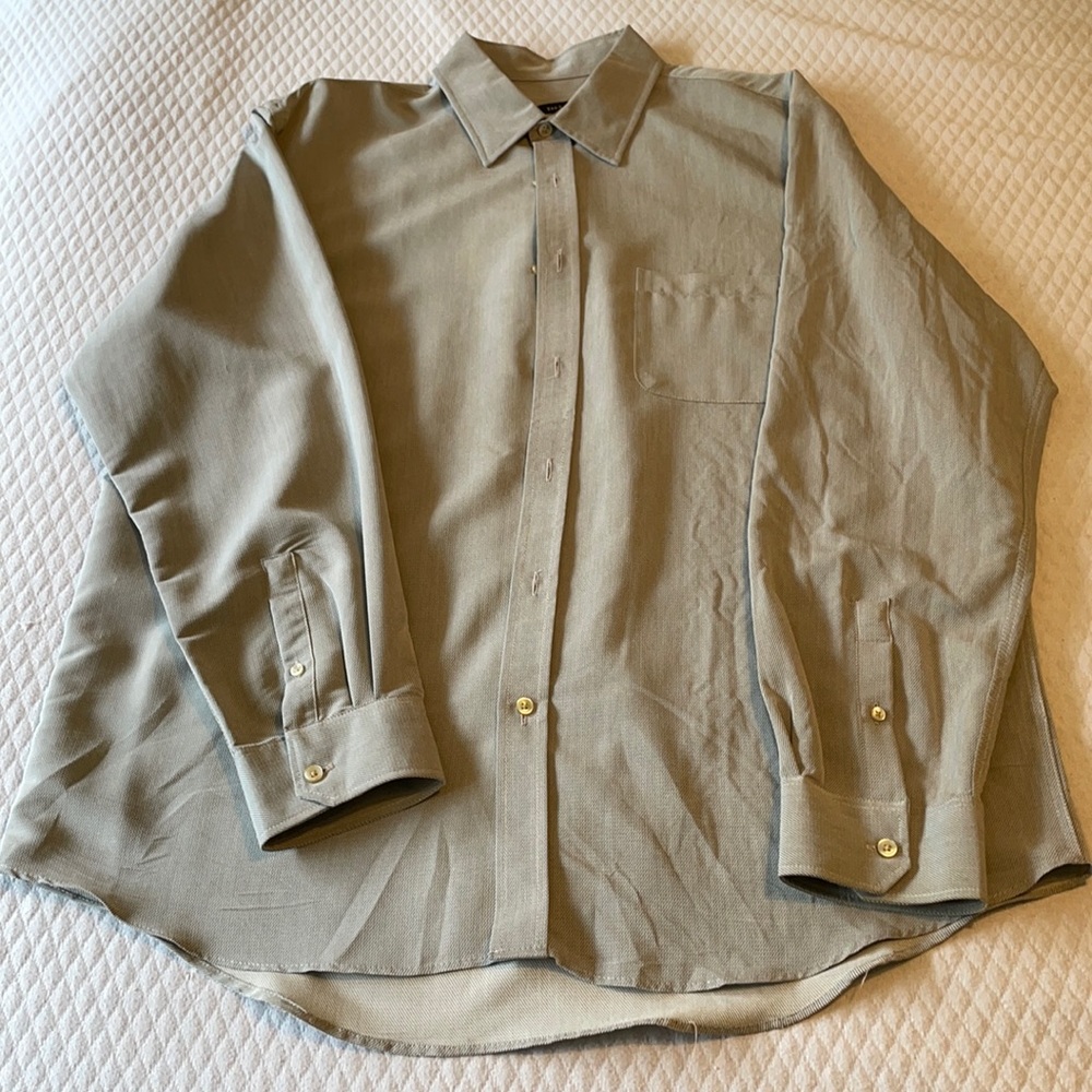 Van Heusen Men’s dress shirt size 17-17 1/2